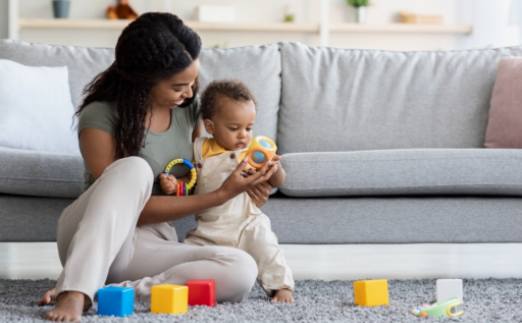 De Wetenschap van Baby's Slaap: Het Herkennen van Slaaptekens en Signalen