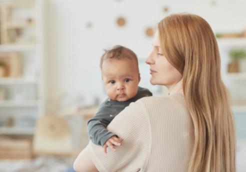 Navigeren door het eerste jaar: Een diepgaande duik in de slaapcycli van een baby