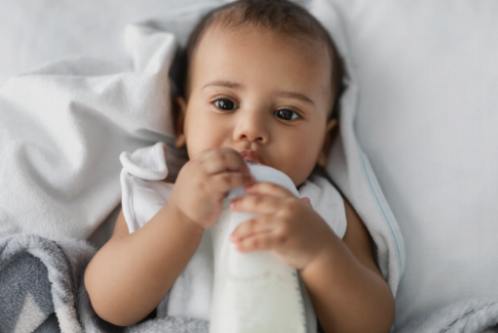Van pasgeborene tot peuter: Veranderende slaappatronen en hoe je bij kunt blijven