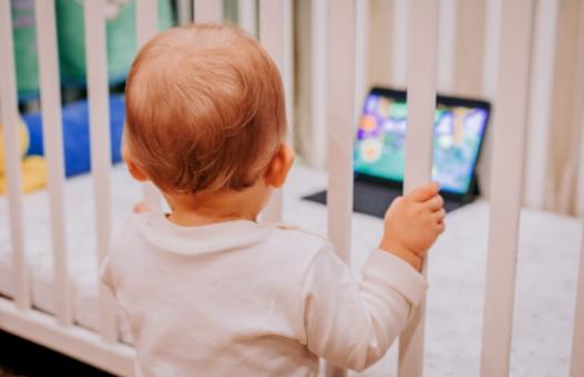 Het belang van het vaststellen van richtlijnen voor media voor baby's